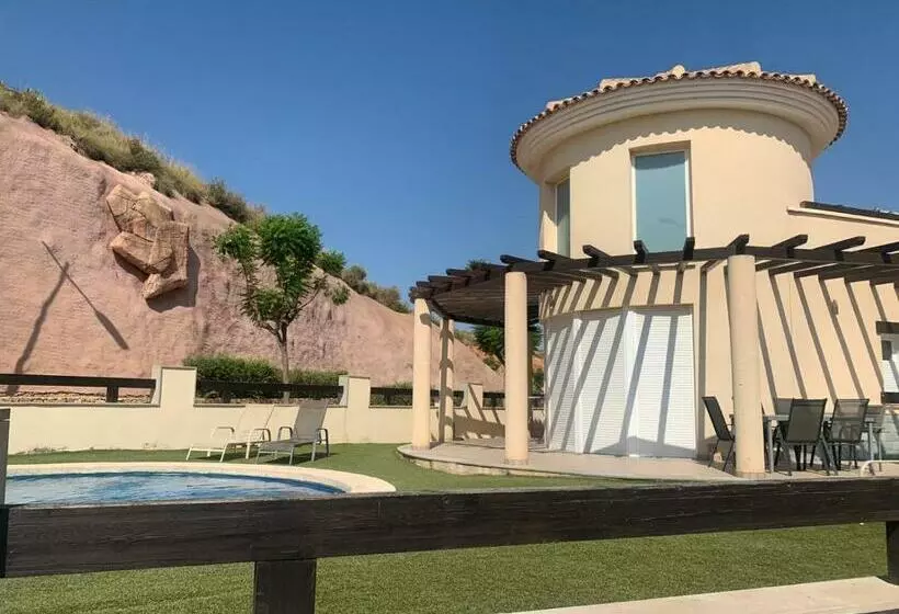 Captivating 3bed Villa In Murcia With Private Pool