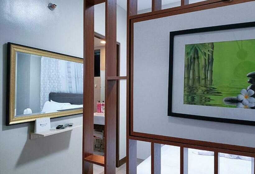 Affordable Two Palmtree Villas Near Naia3 Newport Boulevard Pasay City