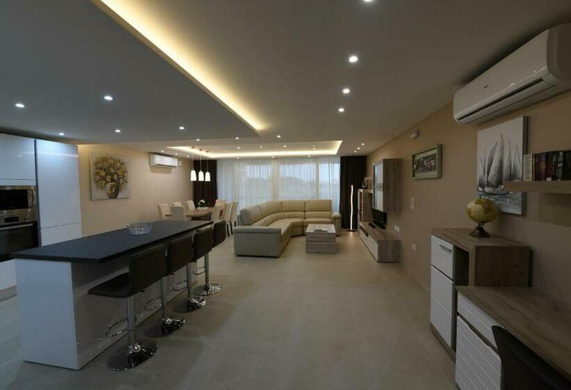 Wileg 4b Luxury Two Bedroom Apartment With Shared Swimming Pool