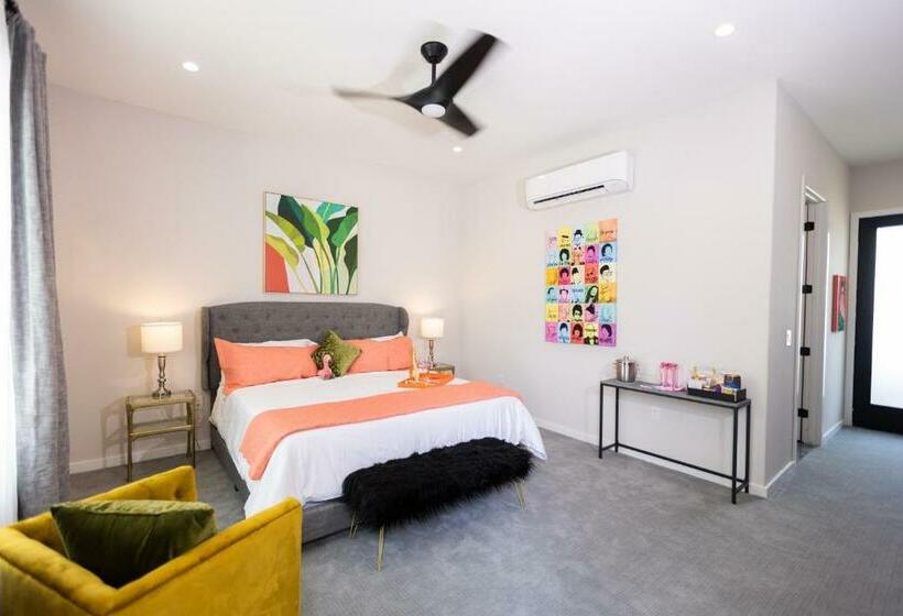 The Bentley Hotel On 290