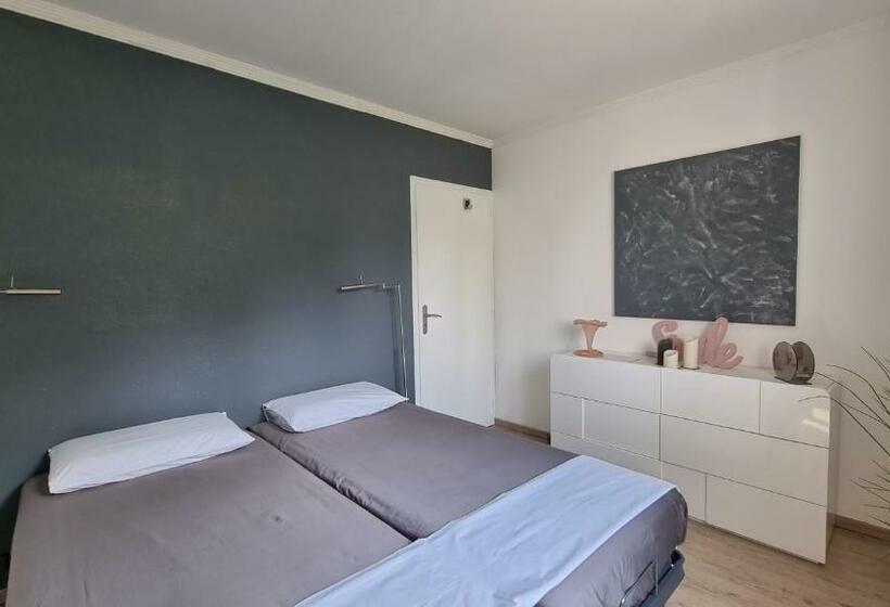 Villa Avec Jardin Ombragé, Piscine Et Parking