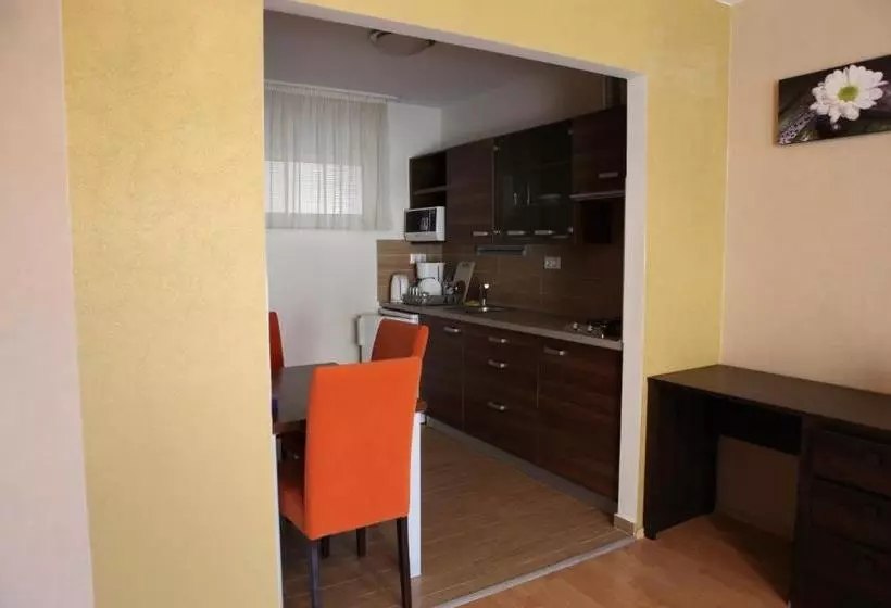 1000 Home Apartments