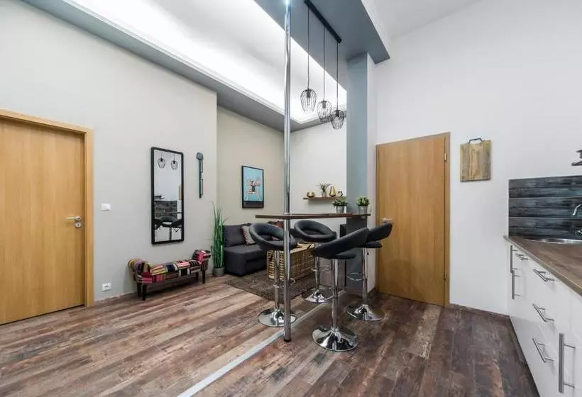 هتل 7seasons Central Suites