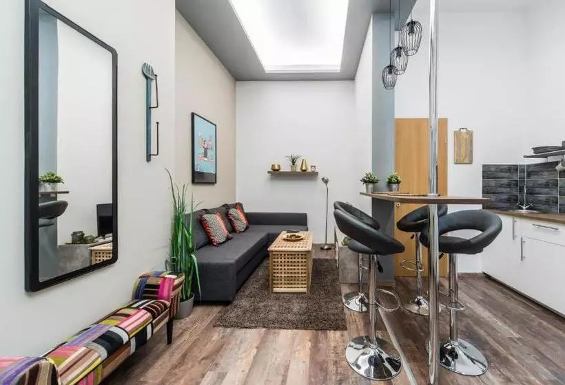 هتل 7seasons Central Suites