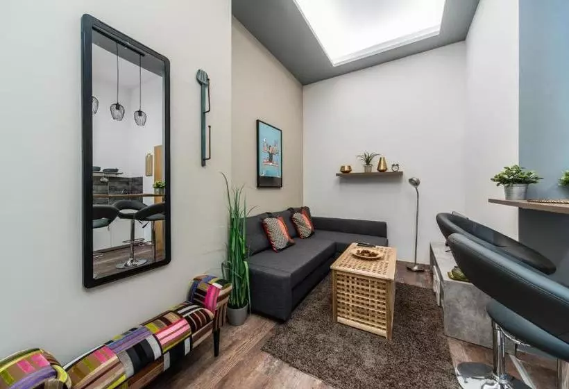هتل 7seasons Central Suites