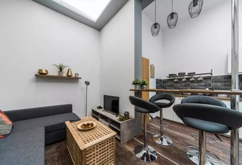 هتل 7seasons Central Suites