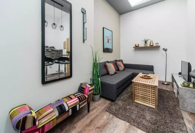 هتل 7seasons Central Suites