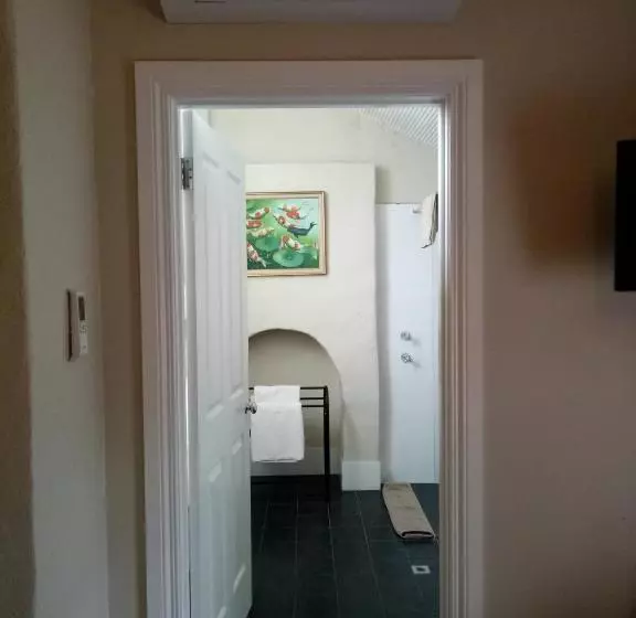 فندق Faversham House