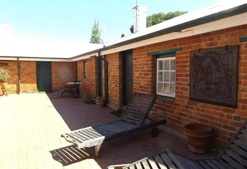 فندق Faversham House