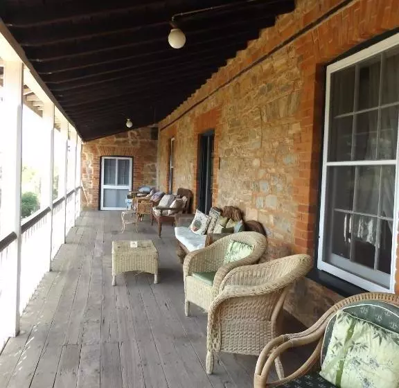 فندق Faversham House