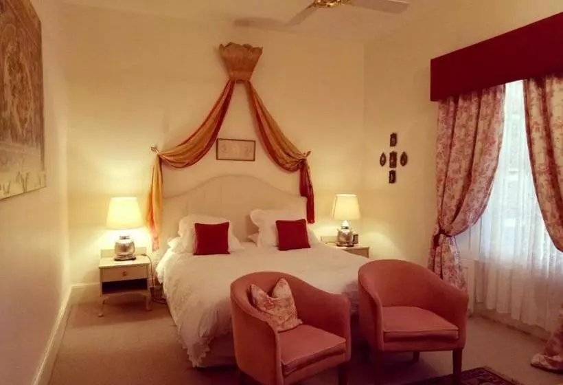 فندق Faversham House