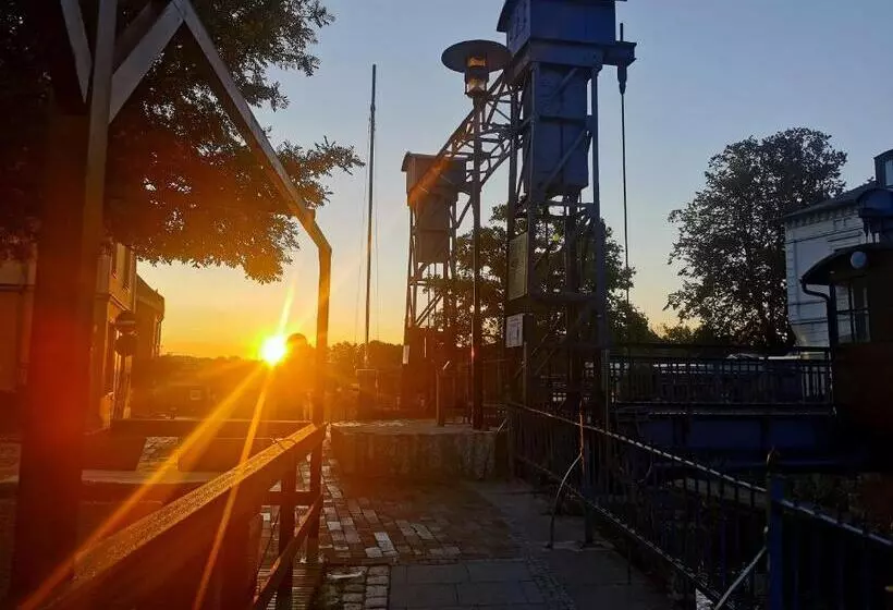 فندق Und Restaurant Haus Sajons