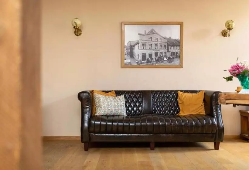 فندق Und Restaurant Haus Sajons