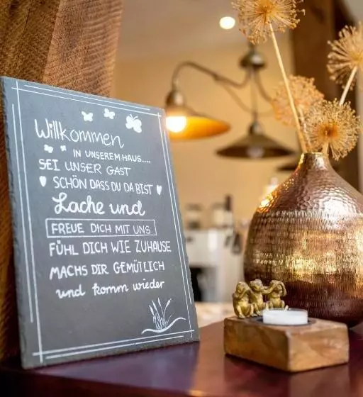 فندق Und Restaurant Haus Sajons