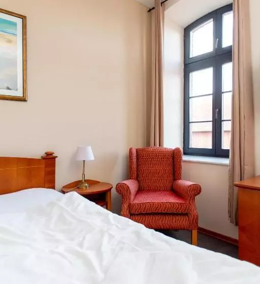 فندق Und Restaurant Haus Sajons