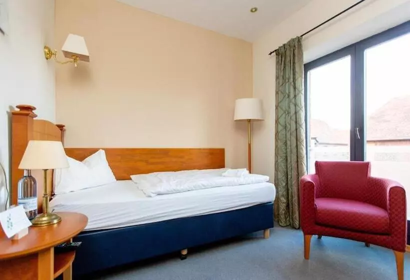 فندق Und Restaurant Haus Sajons