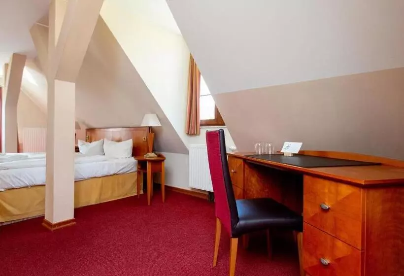 فندق Und Restaurant Haus Sajons