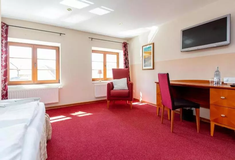 فندق Und Restaurant Haus Sajons