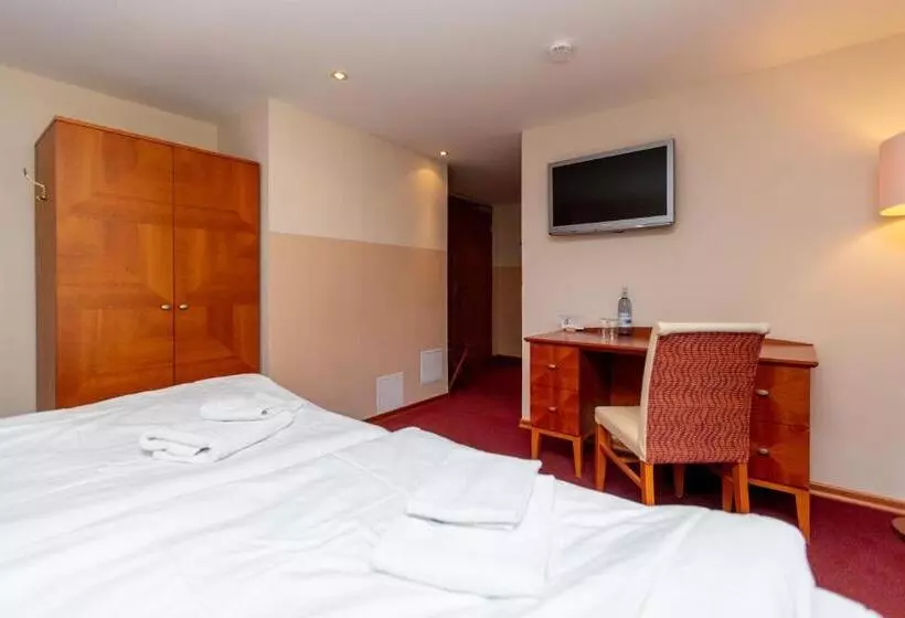 فندق Und Restaurant Haus Sajons