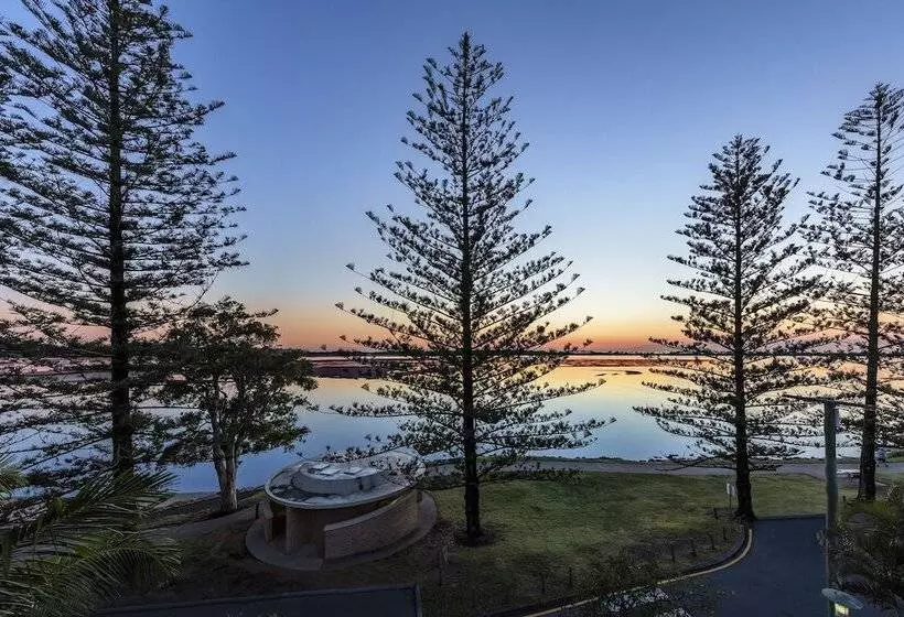 ホテル Ramada Resort By Wyndham Golden Beach