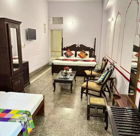 هتل Rawla Mrignayani Palace