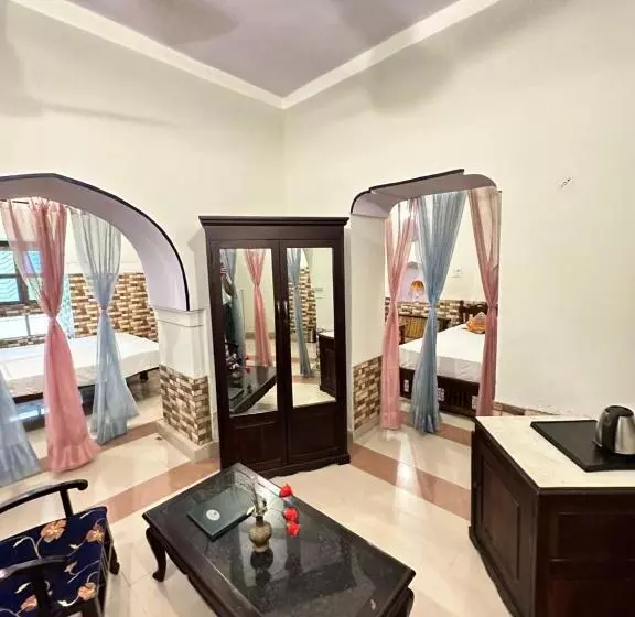 هتل Rawla Mrignayani Palace