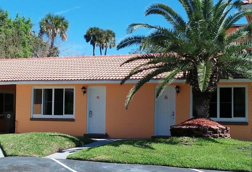 Отель Super Inn Daytona Beach