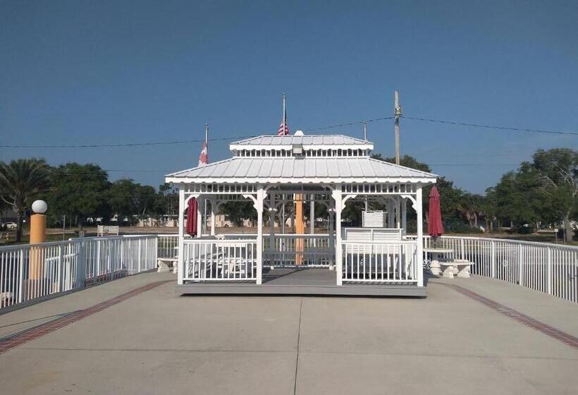 Отель Super Inn Daytona Beach