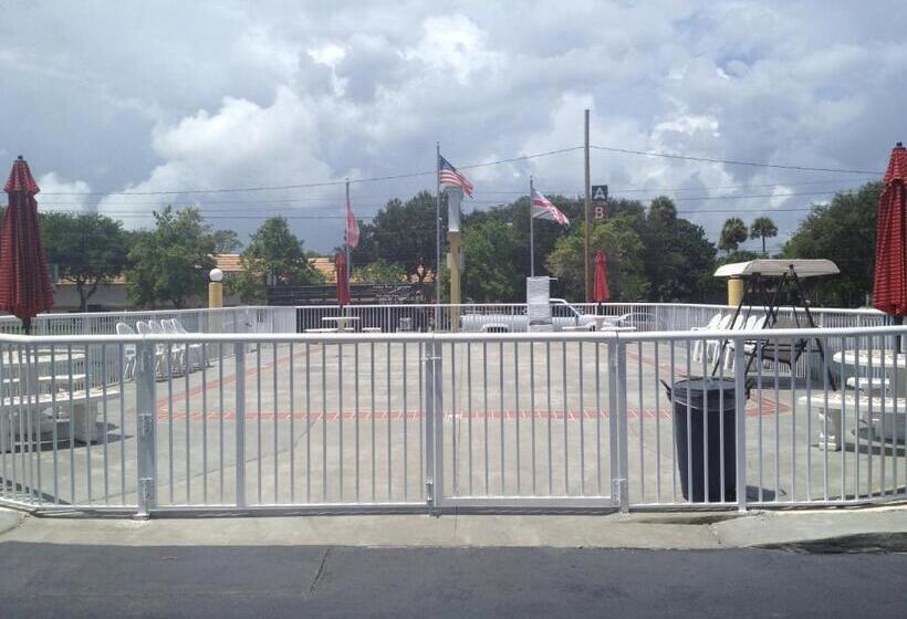 Отель Super Inn Daytona Beach