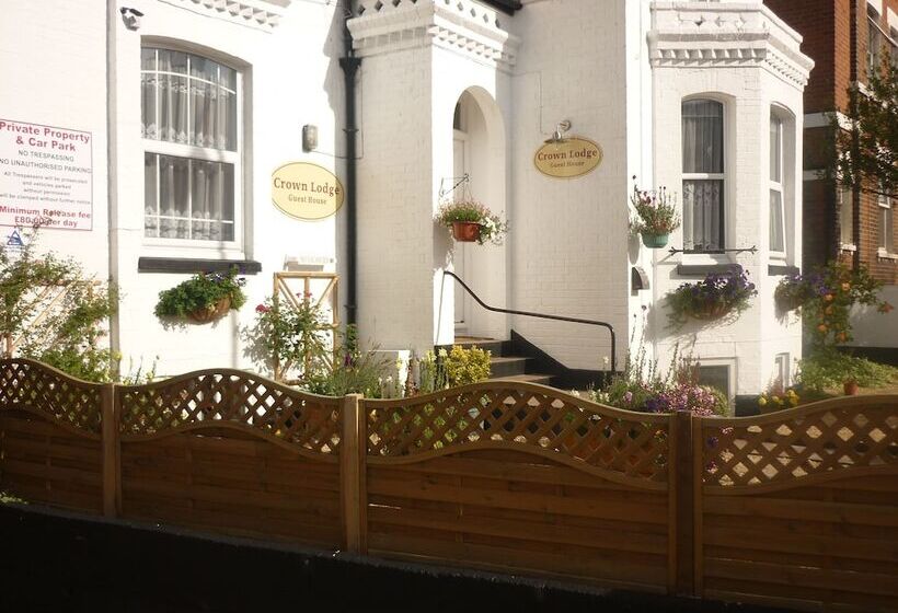 بنسيون Crown Lodge Guest House