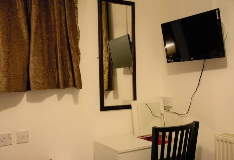 بنسيون Crown Lodge Guest House