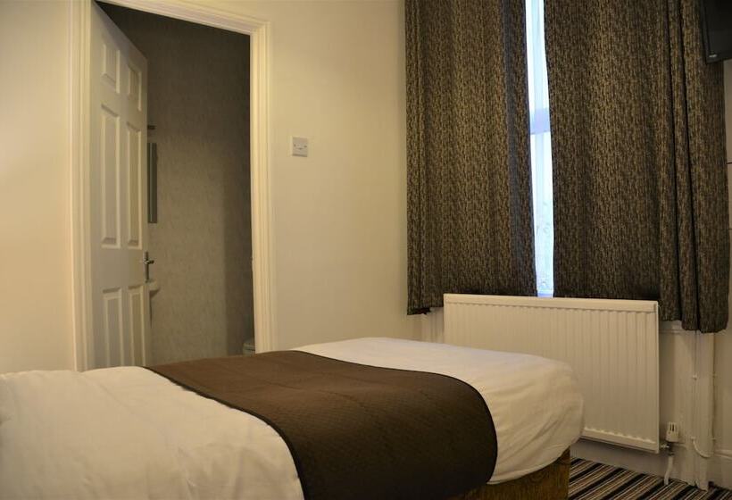 بنسيون Crown Lodge Guest House