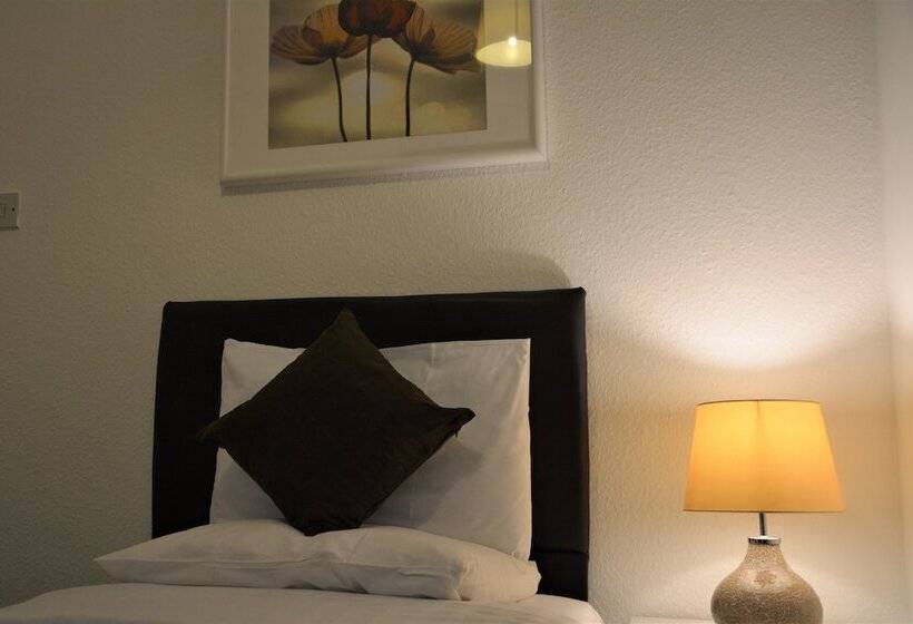 بنسيون Crown Lodge Guest House