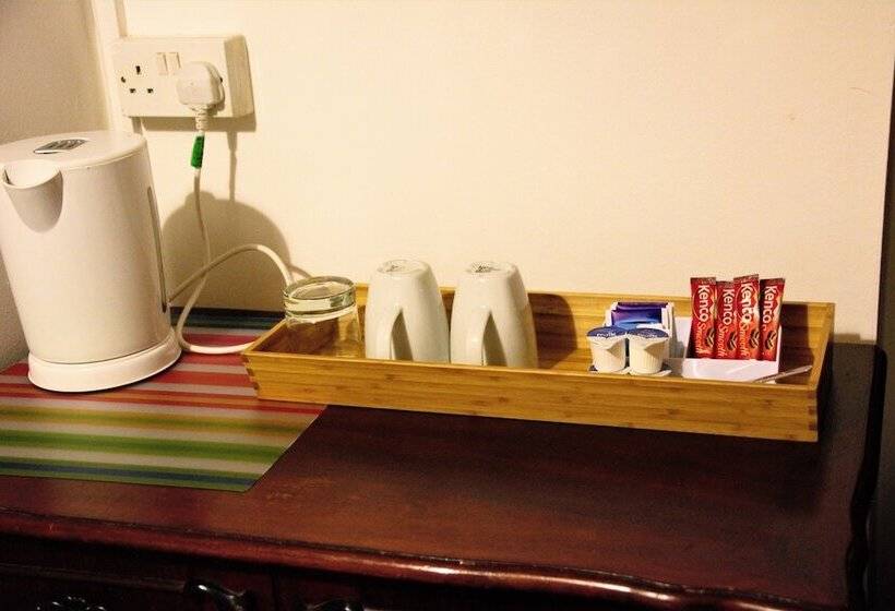 بنسيون Crown Lodge Guest House