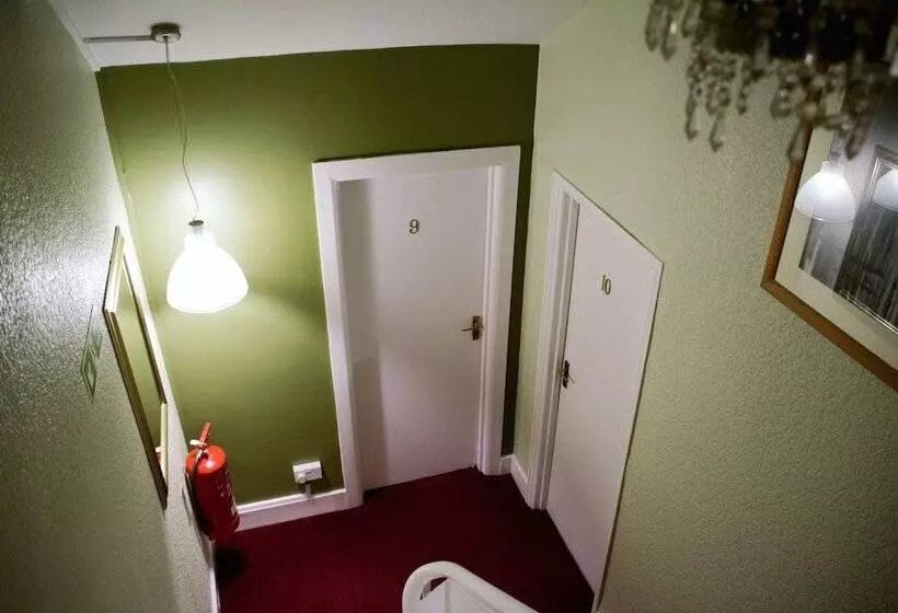 Pansiyon Crown Lodge Guest House