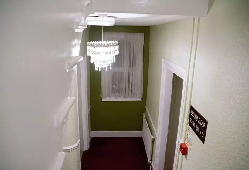 Pansiyon Crown Lodge Guest House