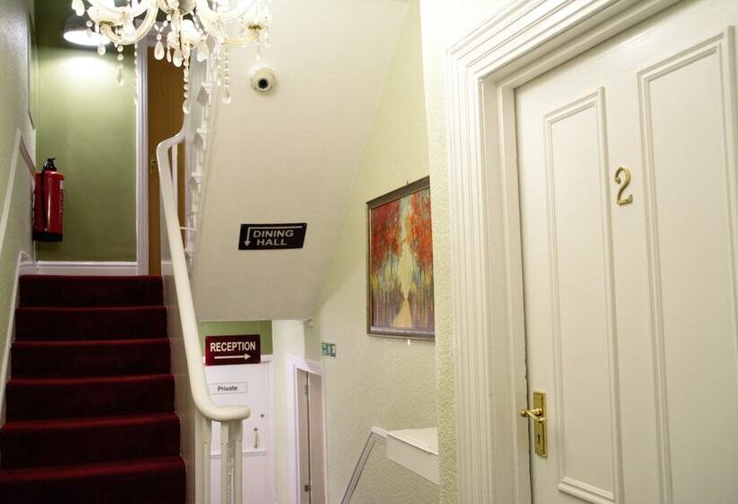 بنسيون Crown Lodge Guest House