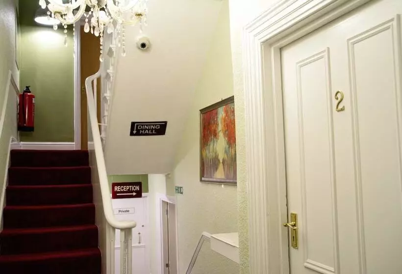 Pansiyon Crown Lodge Guest House