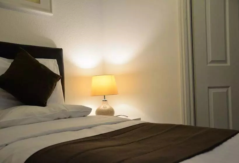 Pansiyon Crown Lodge Guest House