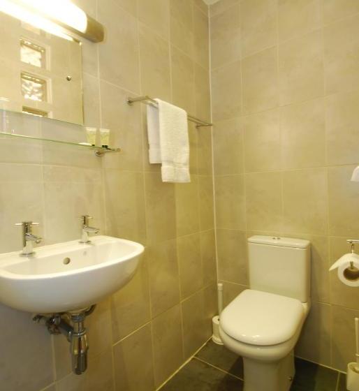 بنسيون Four Seasons Guest House