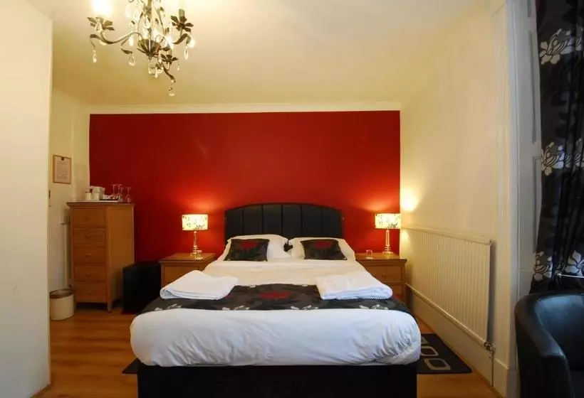 Pensão Four Seasons Guest House