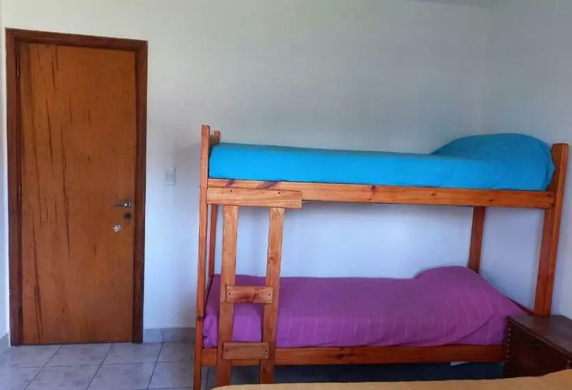پانسیون De Tal Palo Hostel