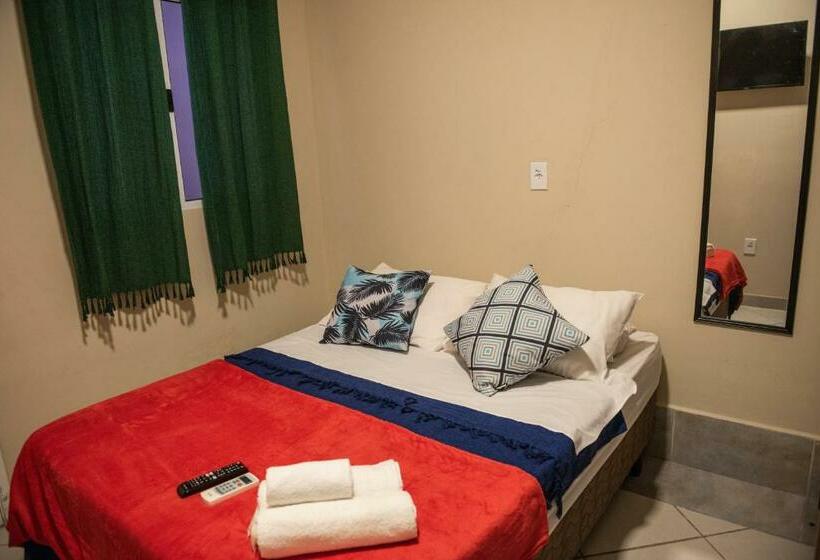 هتل Pousada Casa Rosada Ilhabela