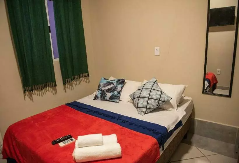 هتل Pousada Casa Rosada Ilhabela