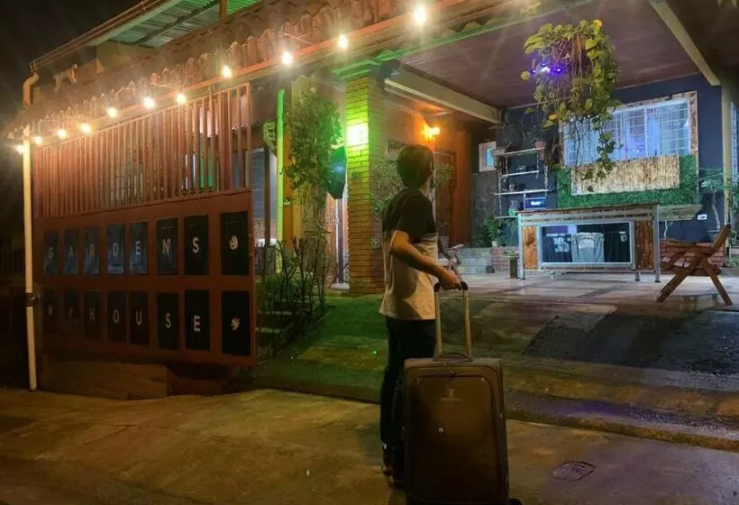 هاستل Gardens House, Airport Juan Santamaria, Alajuela, San Jose