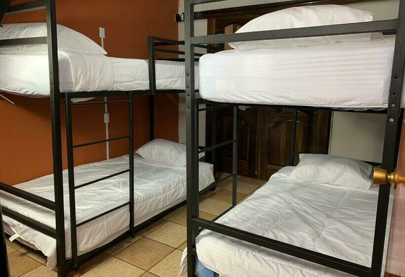 هاستل Gardens House, Airport Juan Santamaria, Alajuela, San Jose