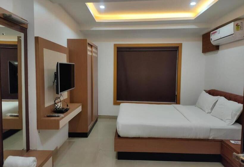 호텔 Auhtel Kannur