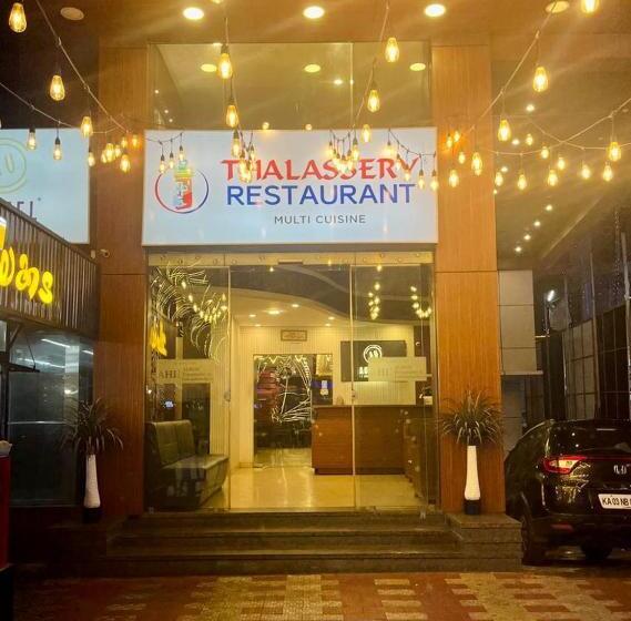 호텔 Auhtel Kannur