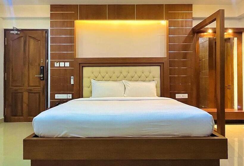 호텔 Auhtel Kannur