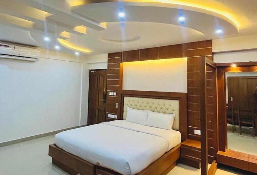 호텔 Auhtel Kannur
